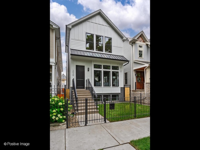 view of front facade featuring a front yard