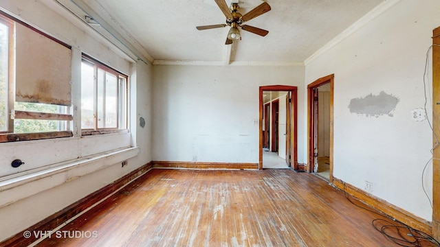 unfurnished room with light hardwood / wood-style flooring, ornamental molding, and ceiling fan