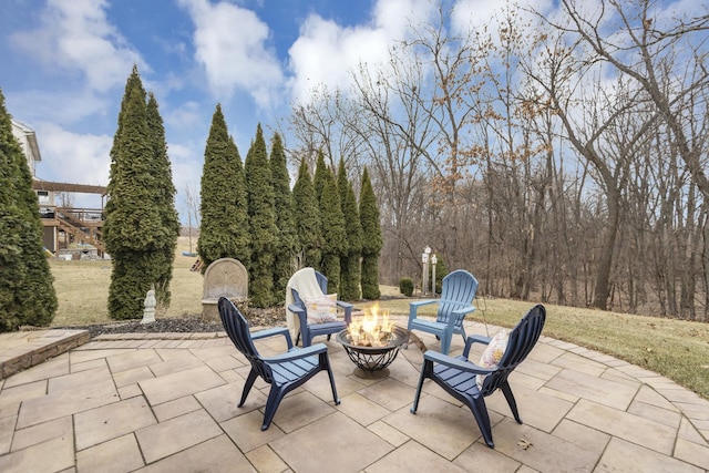 view of patio featuring an outdoor fire pit