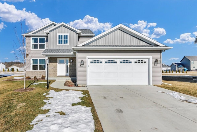 view of front of house featuring a garage and a front yard