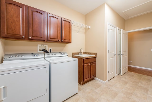 washroom featuring cabinets, sink, and independent washer and dryer