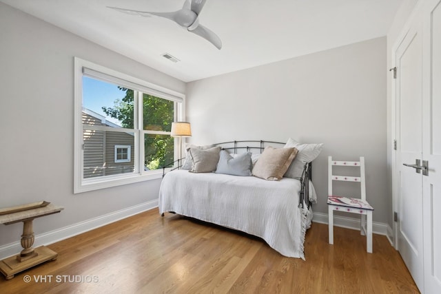 bedroom with hardwood / wood-style flooring, a closet, and ceiling fan