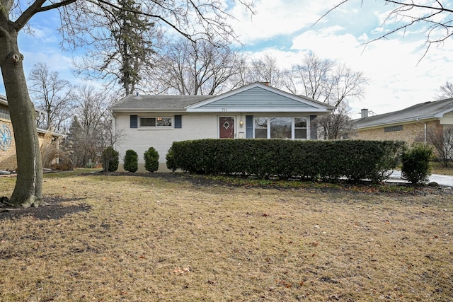 view of front of home featuring a front yard