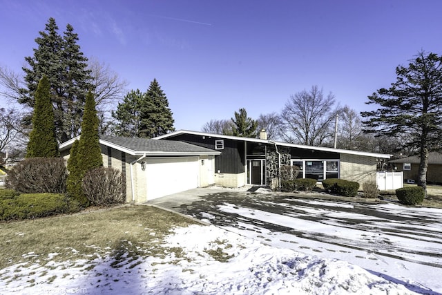 view of front facade with a garage