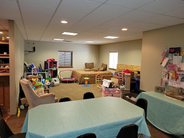 recreation room featuring carpet