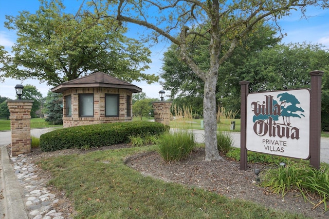 view of community / neighborhood sign