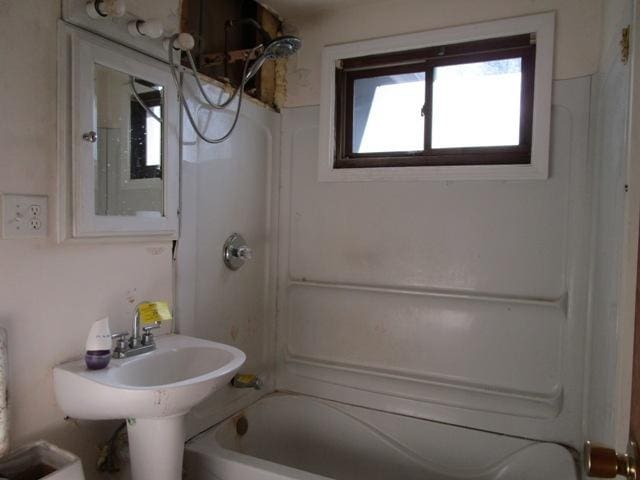 bathroom featuring shower / bathing tub combination