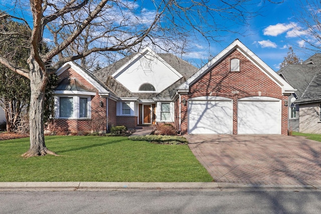 view of front facade featuring a garage and a front lawn