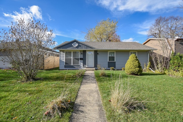 view of front facade with a front yard