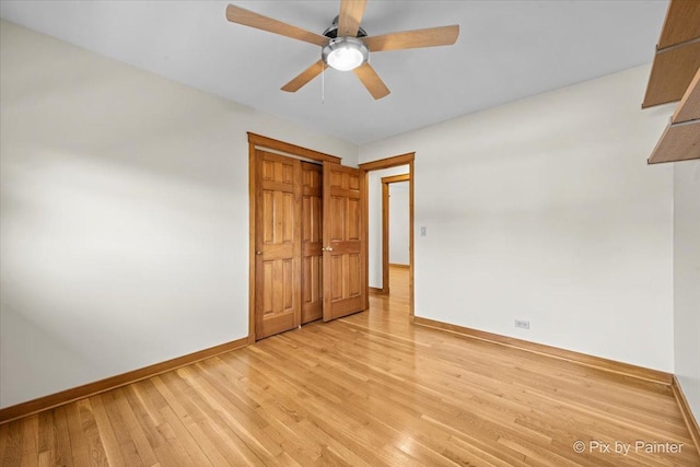 unfurnished bedroom featuring light wood-style floors, baseboards, a closet, and ceiling fan