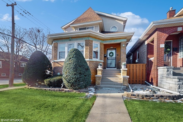 view of front facade featuring a front lawn