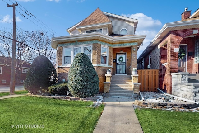 view of front facade featuring a front yard