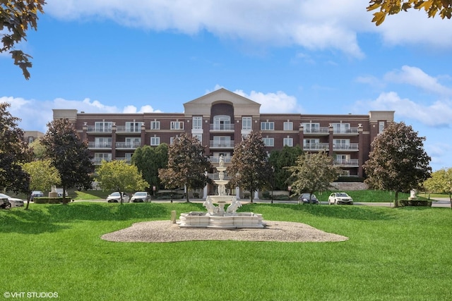 view of home's community featuring a lawn