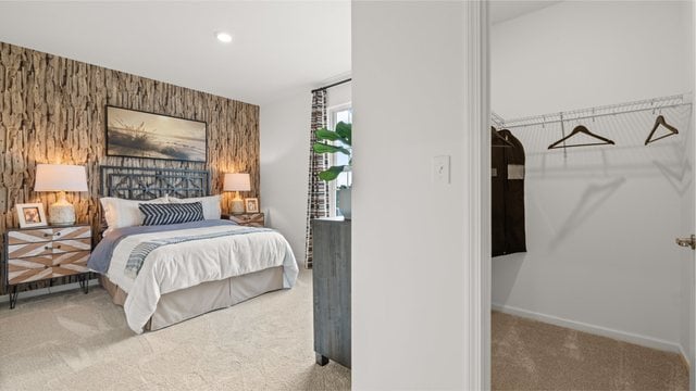 bedroom with carpet flooring