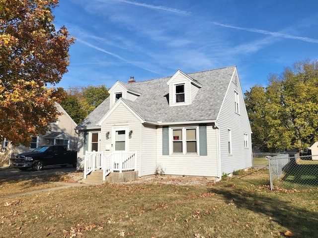 cape cod-style house with a front yard