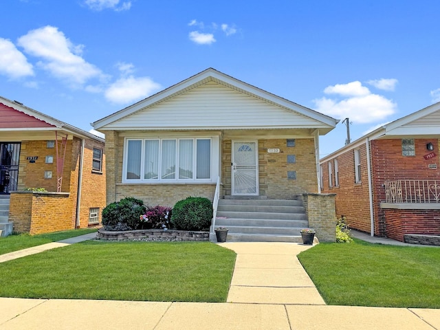 view of front facade with a front yard