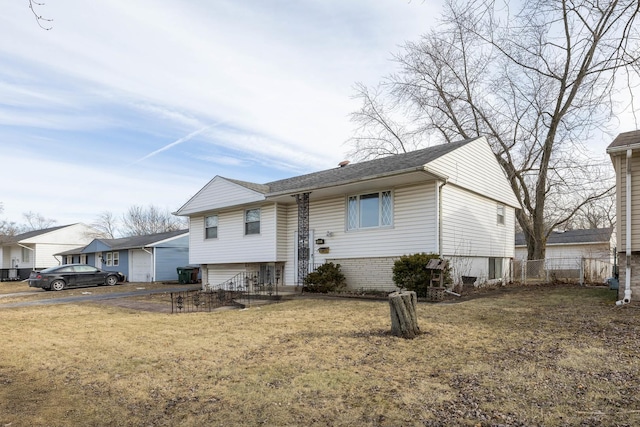 view of front of house featuring a front yard