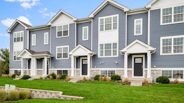 view of property featuring a front lawn