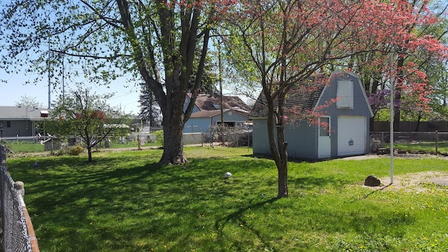 view of yard featuring a garage and an outdoor structure