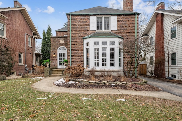 view of front of home with a front lawn