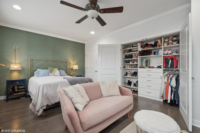 bedroom with dark hardwood / wood-style flooring, crown molding, a closet, and ceiling fan