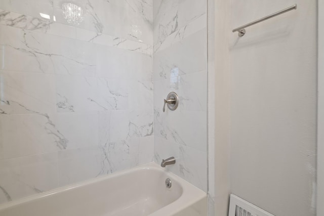 bathroom featuring tiled shower / bath combo