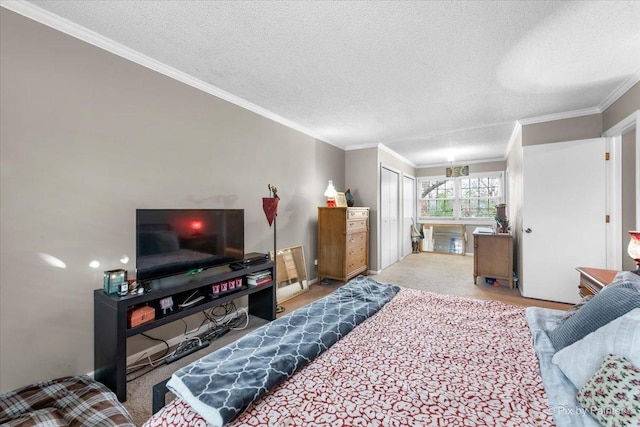 living room featuring ornamental molding, carpet floors, and a textured ceiling