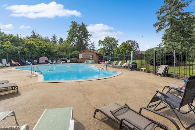 view of swimming pool featuring a patio