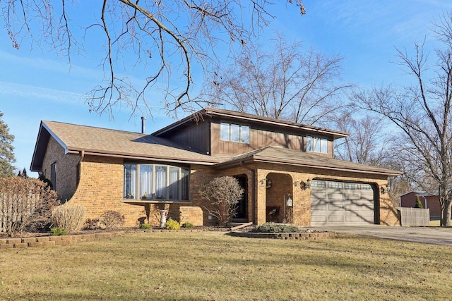 view of front facade featuring a front lawn