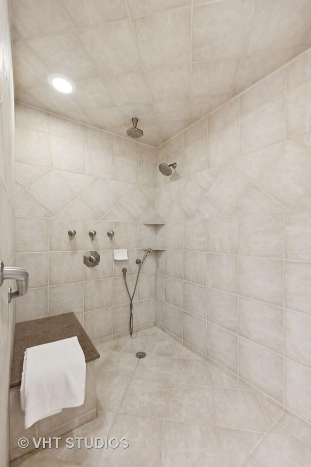 bathroom featuring a tile shower