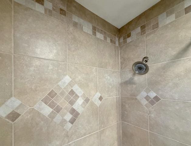 details featuring a tile shower