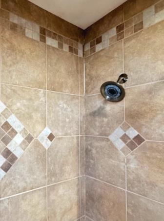 interior details with a tile shower