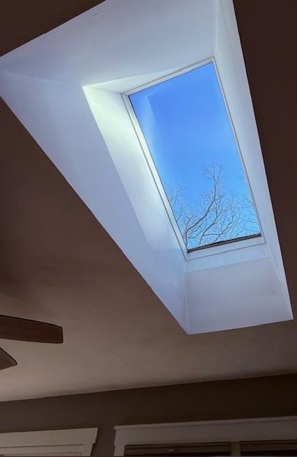 room details featuring a ceiling fan