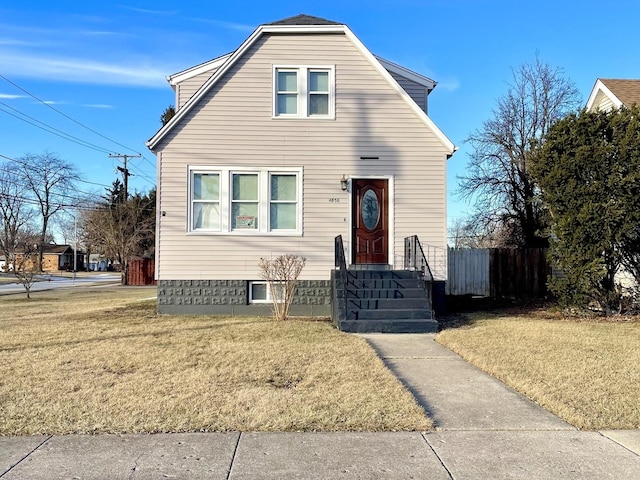 view of front of property featuring a front yard