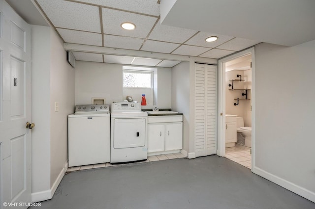 laundry area featuring sink, cabinets, and washing machine and clothes dryer