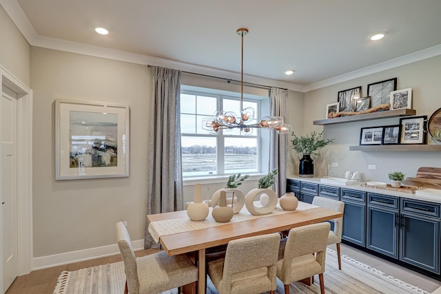 dining area featuring an inviting chandelier, light hardwood / wood-style flooring, and ornamental molding