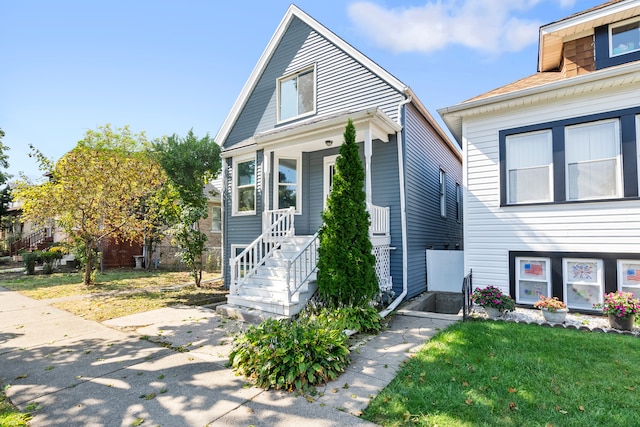 view of front of home featuring a front lawn