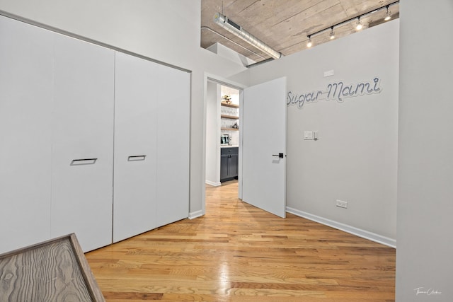 1000 W 15th St Unit 116, Chicago, IL 60608 - hall featuring track lighting, light wood-type flooring, and baseboards