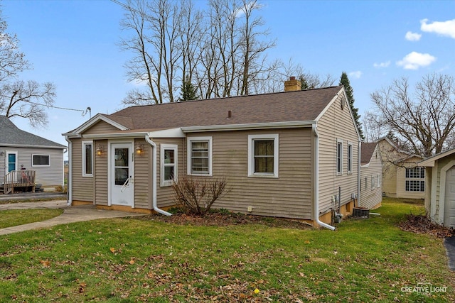 view of front of home featuring a front yard