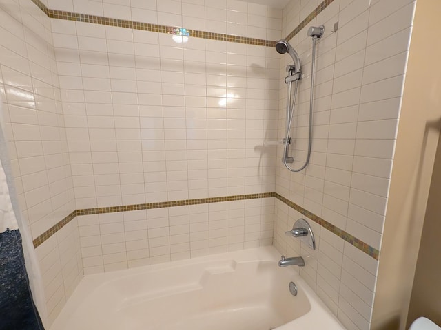 bathroom featuring shower / bathtub combination with curtain