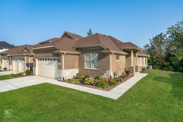 view of front facade featuring a garage and a front lawn