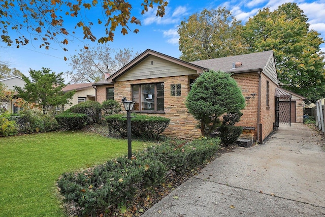 view of front of home with a front lawn