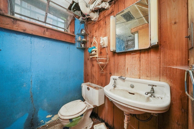 bathroom featuring sink and toilet