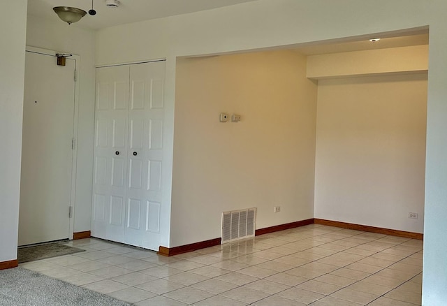 spare room featuring light tile patterned flooring