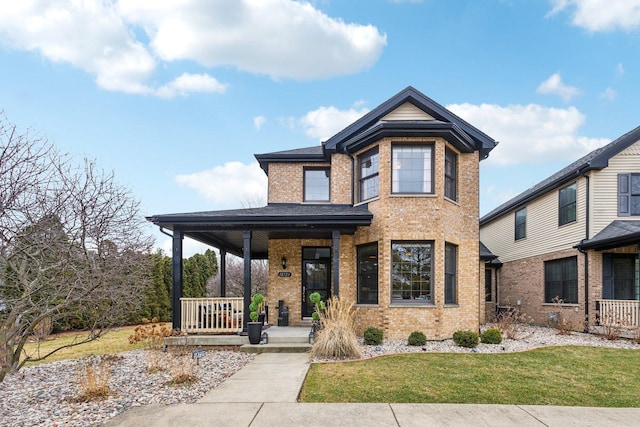 view of front of property featuring a porch and a front yard