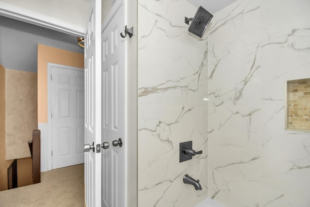 bathroom with tiled shower / bath