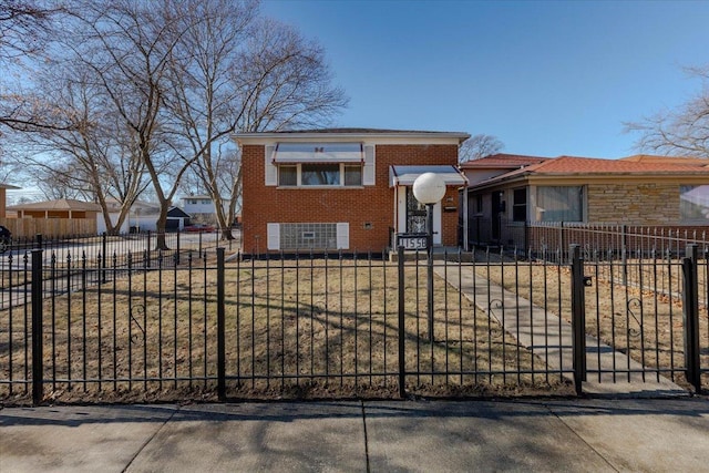 view of front of home featuring a front lawn