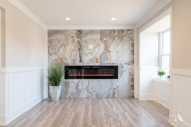 details with wood-type flooring and ornamental molding