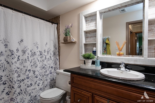 bathroom featuring a shower with curtain, vanity, and toilet