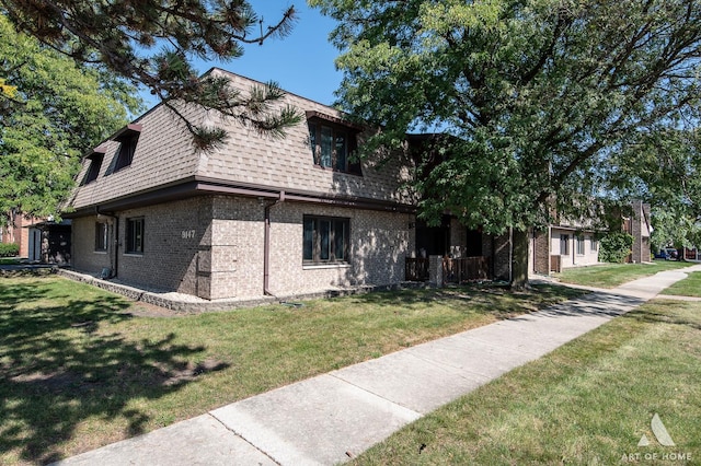 view of front of house with a front lawn